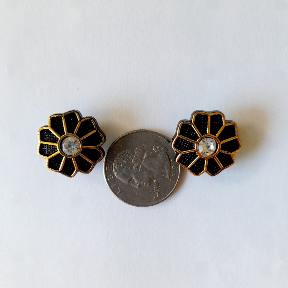 Daisy Flower Earring Stud - Picture 2 of 8